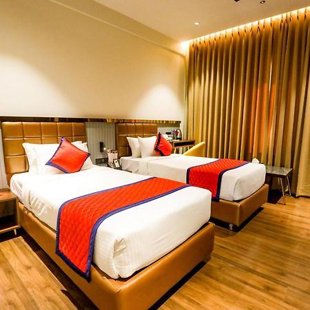 Spree Manor Hotel Aurangabad  Bagian luar foto